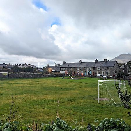 Cheerful 2 Bed Home With Mountain Views ブライナイ・フェスティニオグ エクステリア 写真